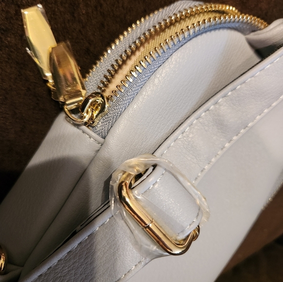 Light gray crossbody new never used - Picture 4 of 5